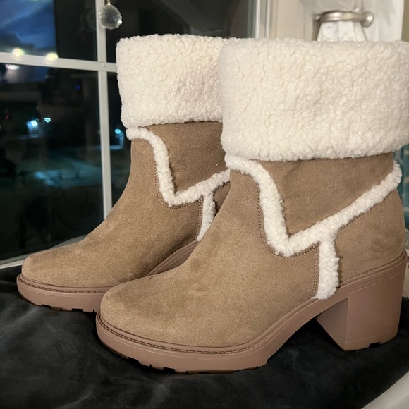 NWOT. JUSTFAB Ellie Trim Lug Sole Bootie - Picture 1 of 7